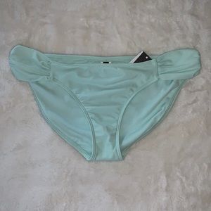 💚 Mint Green Swim Bottoms. NWT